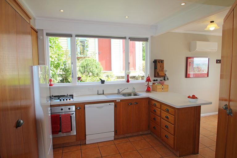 Photo of property in 64 Tees Street, South Hill, Oamaru, 9400