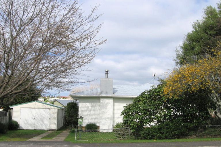 Photo of property in 5a Queen Road, Bellevue, Tauranga, 3110