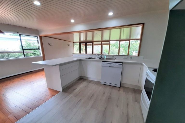 Photo of property in 41 Awaroa Road, Sunnyvale, Auckland, 0612