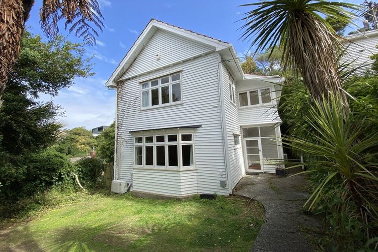 Photo of property in 27 Mariri Road, Kelburn, Wellington, 6012