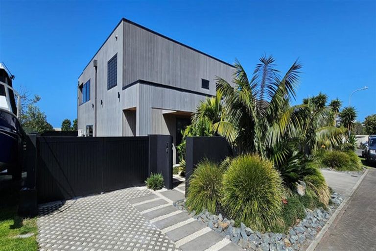 Photo of property in 8 Lagoon Way, Omaha, 0986