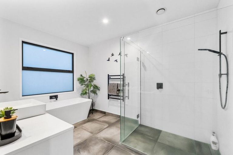 Photo of property in 42 Oceana Drive, Welcome Bay, Tauranga, 3175