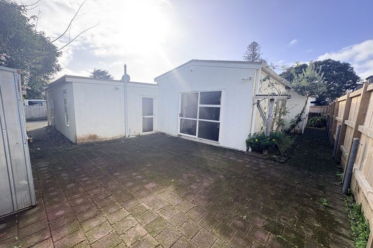 Photo of property in 1/2 Tainui Terrace, Mangere Bridge, Auckland, 2022