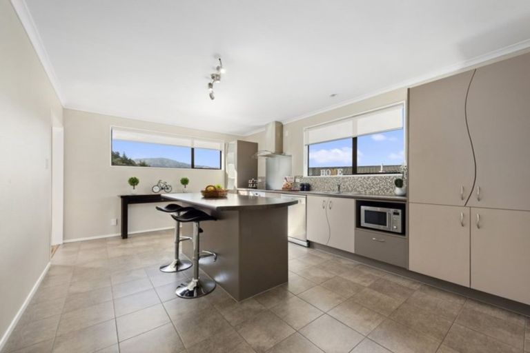 Photo of property in 13 Pioneer Grove, Silverstream, Upper Hutt, 5019