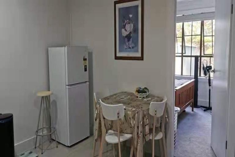 Photo of property in 7 Glen Vista Place, Bayview, Auckland, 0629