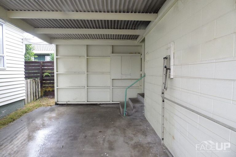 Photo of property in 49 Flanshaw Road, Te Atatu South, Auckland, 0610