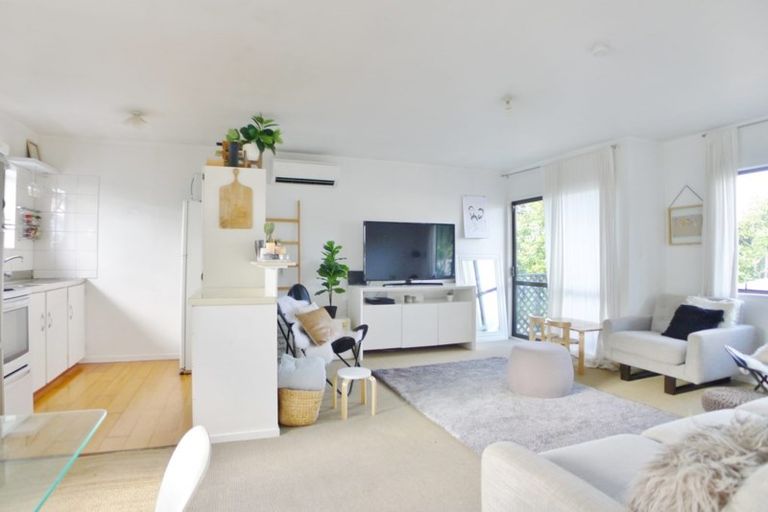 Photo of property in 2/37 Mcleod Road, Weymouth, Auckland, 2103