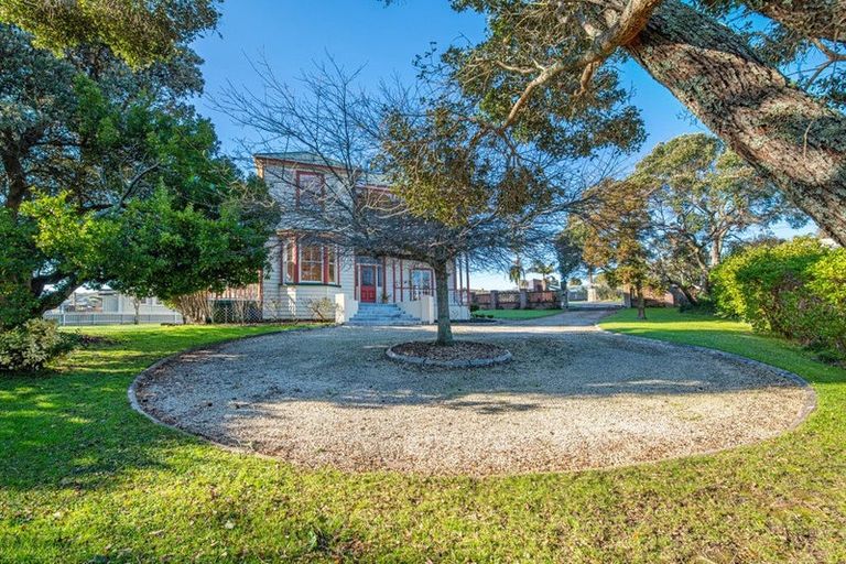 Photo of property in 14 Nelson Street, Helensville, 0800