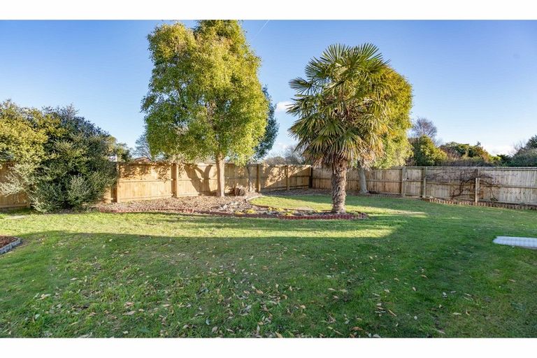 Photo of property in 23 Denniston Crescent, Redwood, Christchurch, 8051