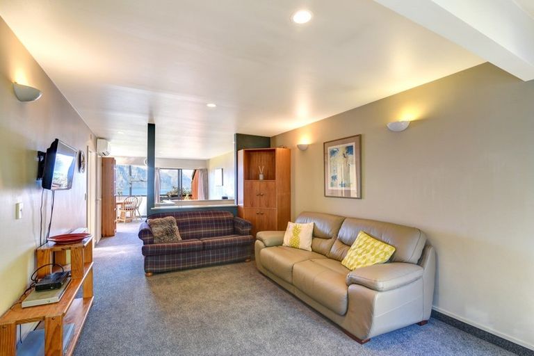 Photo of property in 49b Wynyard Crescent, Fernhill, Queenstown, 9300