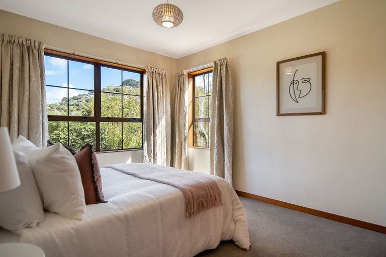 Photo of property in 5 Thatcher Crescent, Crofton Downs, Wellington, 6035