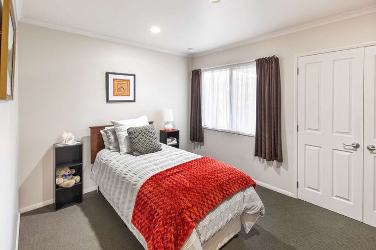 Photo of property in 21b Poplar Grove, Whalers Gate, New Plymouth, 4310