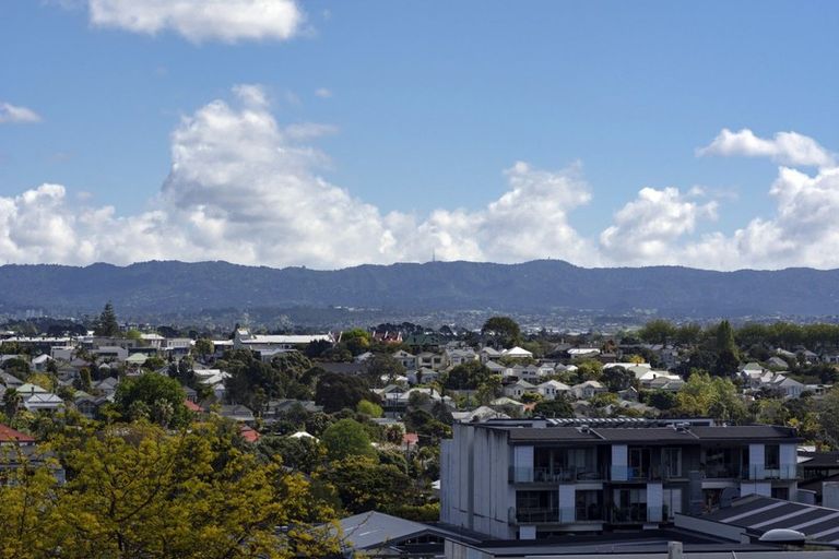 Photo of property in 2a/10 Crummer Road, Grey Lynn, Auckland, 1021