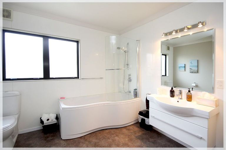 Photo of property in 5 Ferry Street, Foxton Beach, Foxton, 4815