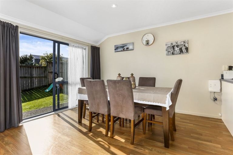 Photo of property in 115c Woodglen Road, Glen Eden, Auckland, 0602