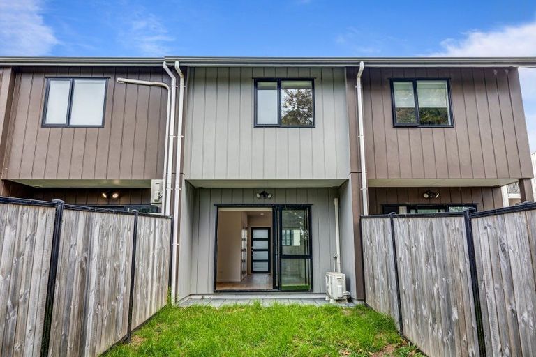 Photo of property in 13 Eileen Newey Place, Henderson, Auckland, 0612