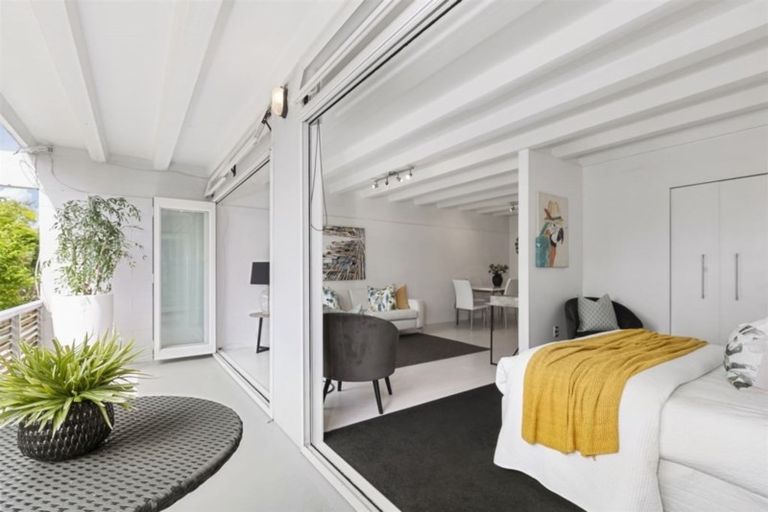 Photo of property in 15/73 Princes Street, Northcote Point, Auckland, 0627