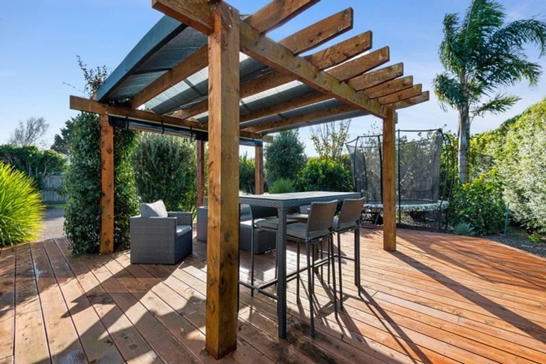 Photo of property in 16 Taihiki Road, Clarks Beach, 2122