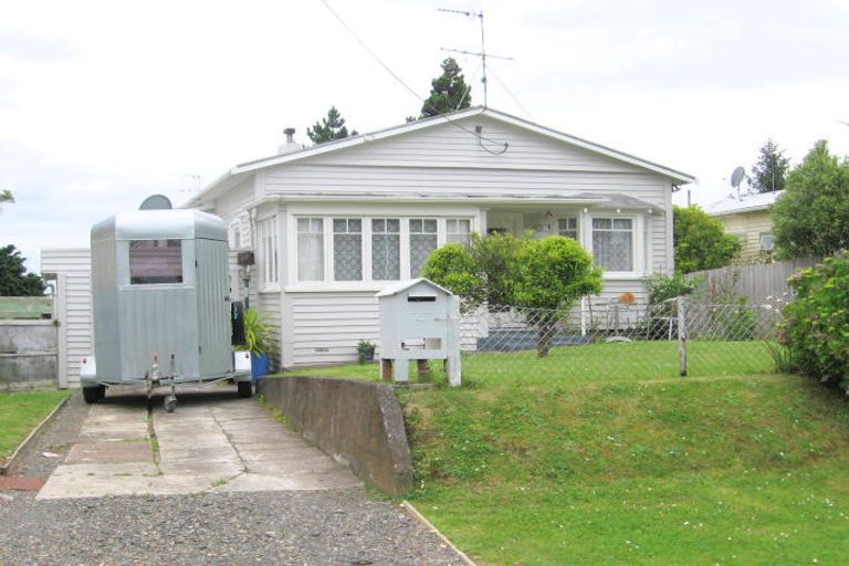 Photo of property in 42 Clayburn Road, Glen Eden, Auckland, 0602