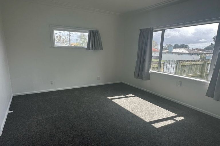 Photo of property in 1/49 Clevedon Road, Papakura, 2110