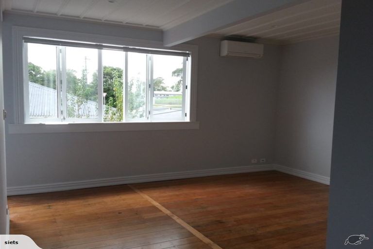 Photo of property in 26 Archibald Road, Kelston, Auckland, 0602