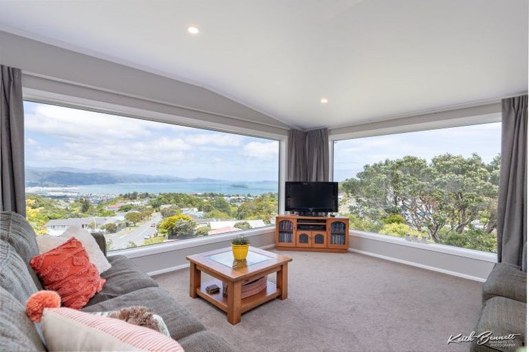Photo of property in 39 Oakleigh Street, Maungaraki, Lower Hutt, 5010