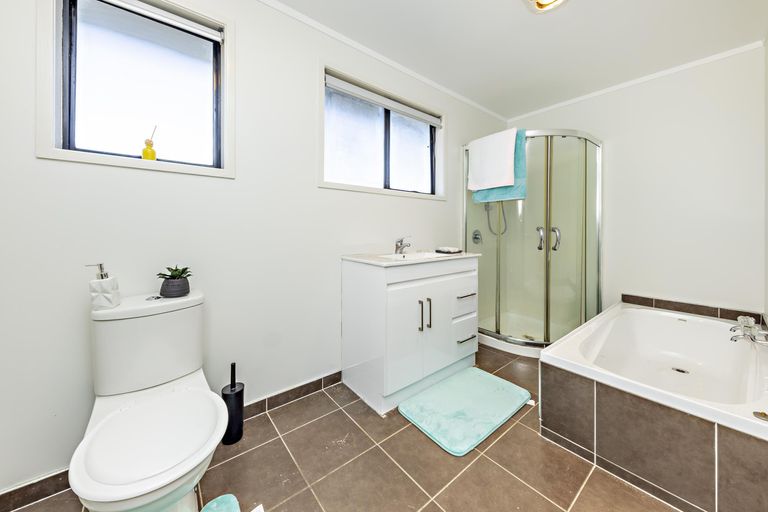 Photo of property in 8 Antalya Place, Manurewa, Auckland, 2102