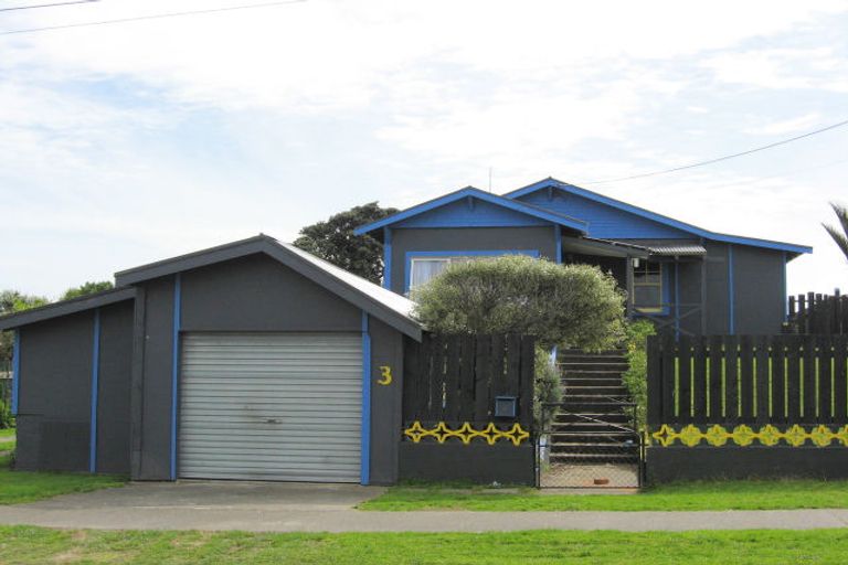Photo of property in 3 Taupata Street, Castlecliff, Whanganui, 4501