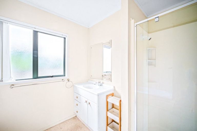 Photo of property in 9a Karamu Street, Te Atatu Peninsula, Auckland, 0610