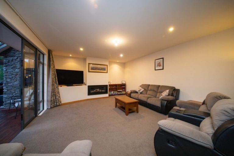 Photo of property in 51 Tutakarae Road, Kelvin Grove, Palmerston North, 4470