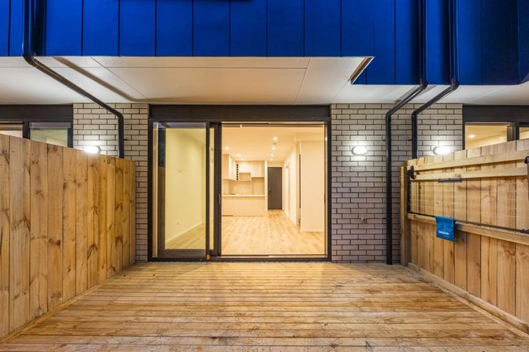 Photo of property in 38a Cascades Road, Pakuranga Heights, Auckland, 2010