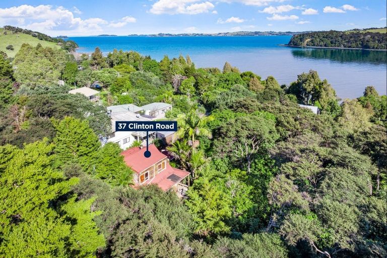 Photo of property in 35 Clinton Road, Tawharanui Peninsula, Matakana, 0986