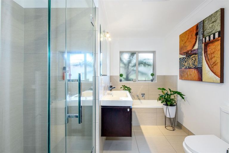 Photo of property in 6 San Bernadino Drive, Henderson, Auckland, 0612