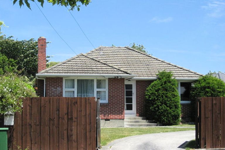Photo of property in 2/19 Pinehurst Crescent, Russley, Christchurch, 8042
