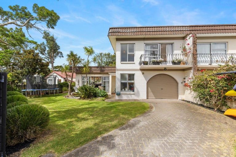 Photo of property in 47 Red Beach Road, Red Beach, 0932