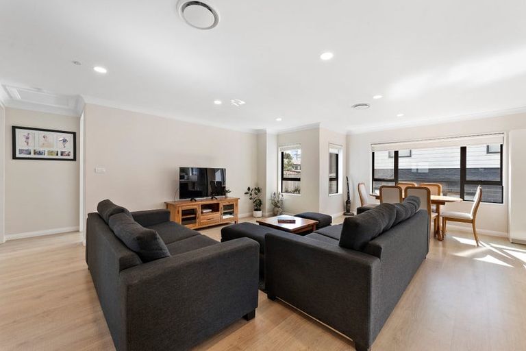 Photo of property in 39a Edgeworth Road, Glenfield, Auckland, 0629