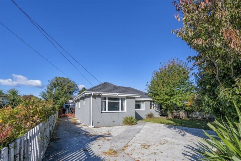 Photo of property in 106 Avonhead Road, Avonhead, Christchurch, 8042