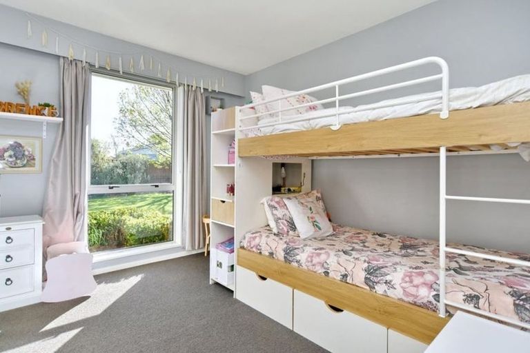 Photo of property in 9 Coates Place, Rangiora, 7400