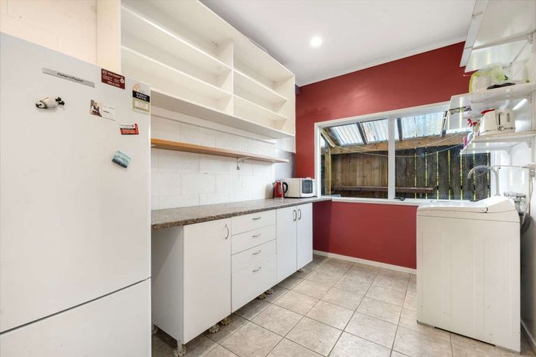 Photo of property in 46a Farquhar Road, Glendene, Auckland, 0602