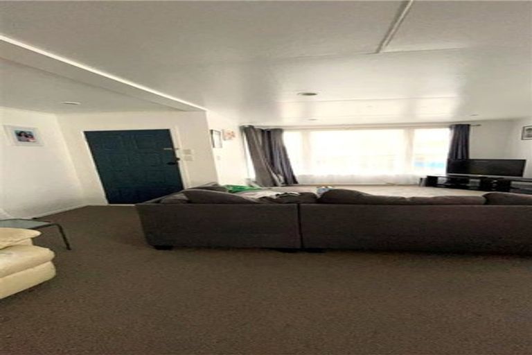 Photo of property in 34 Beauzami Crescent, Ascot Park, Porirua, 5024