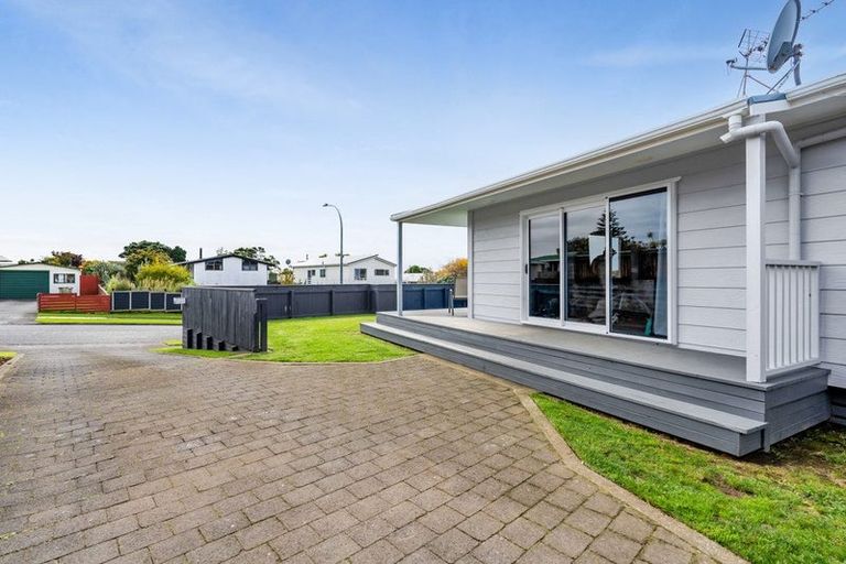 Photo of property in 6 Camellia Avenue, Bell Block, New Plymouth, 4312
