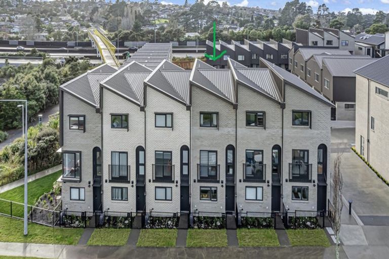 Photo of property in 4/28 Westgate Drive, Westgate, Auckland, 0614