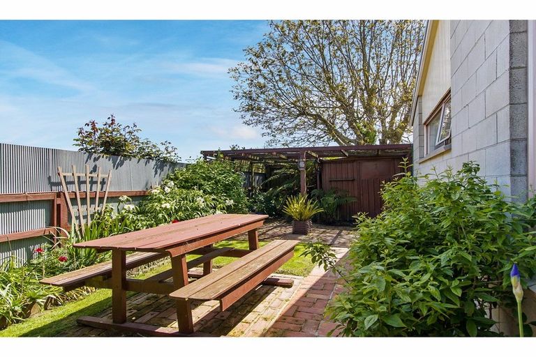 Photo of property in 22b Avenue Road, West End, Timaru, 7910