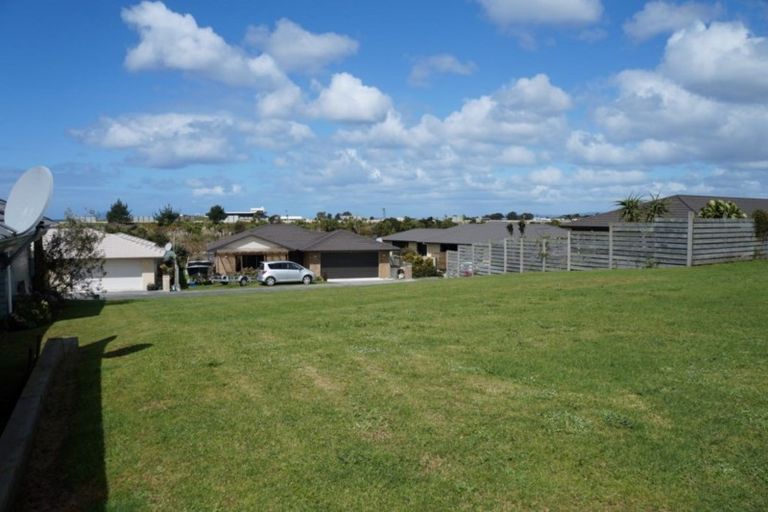 Photo of property in 16 Dune Lake Place, Ruakaka, 0116