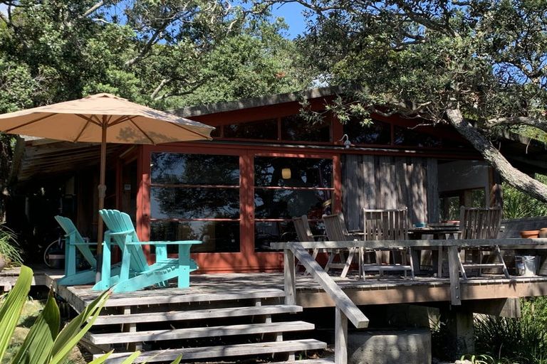 Photo of property in 15b Second Avenue, Stanley Point, Auckland, 0624