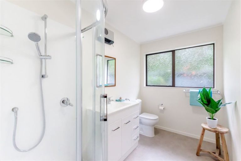 Photo of property in 56a Rewarewa Crescent, Waikanae, 5036