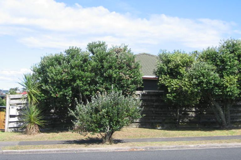 Photo of property in 2/153 Oaktree Avenue, Browns Bay, Auckland, 0630
