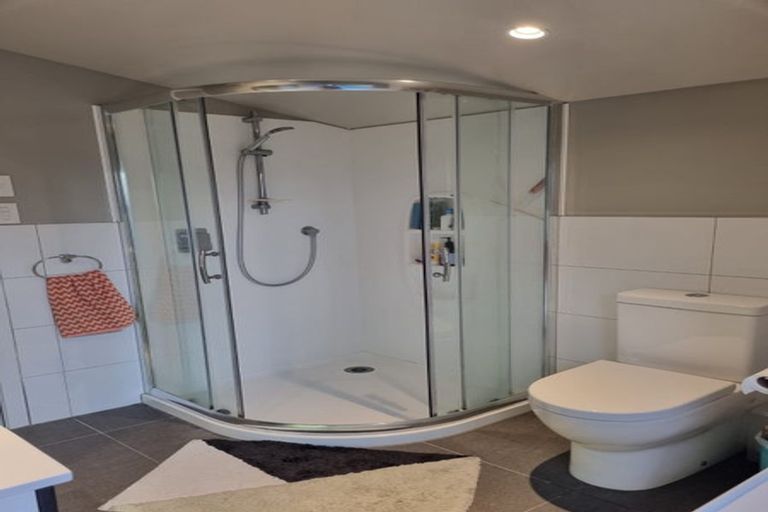 Photo of property in 1/61 Black Rock Road, Newlands, Wellington, 6037