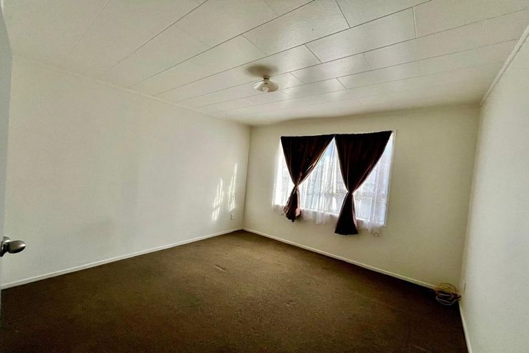 Photo of property in 8 John Walker Drive, Manurewa, Auckland, 2102