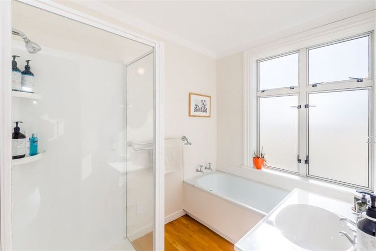 Photo of property in 37 Aperahama Street, Paekakariki, 5034